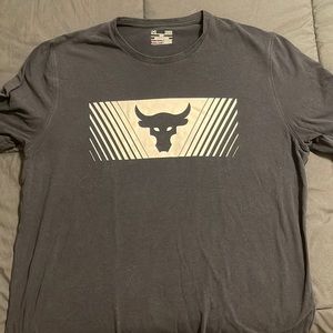 Large Under Armour tee